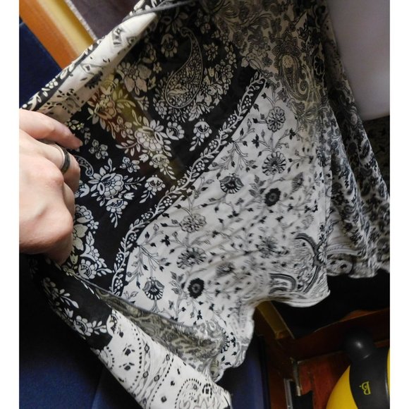 New York & Company Tiered Faerie Top - Picture 8 of 11